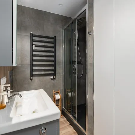 View With Balcony Winogrady By Renters Apartamento