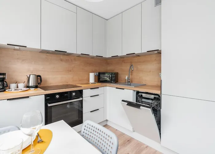 View With Balcony Winogrady By Renters شقة *